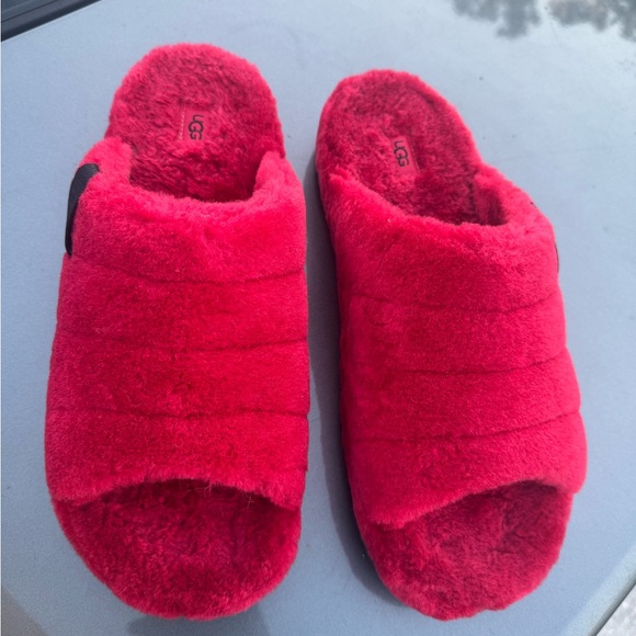 UGG Red Fluffy Slippers - Picture 2 of 5